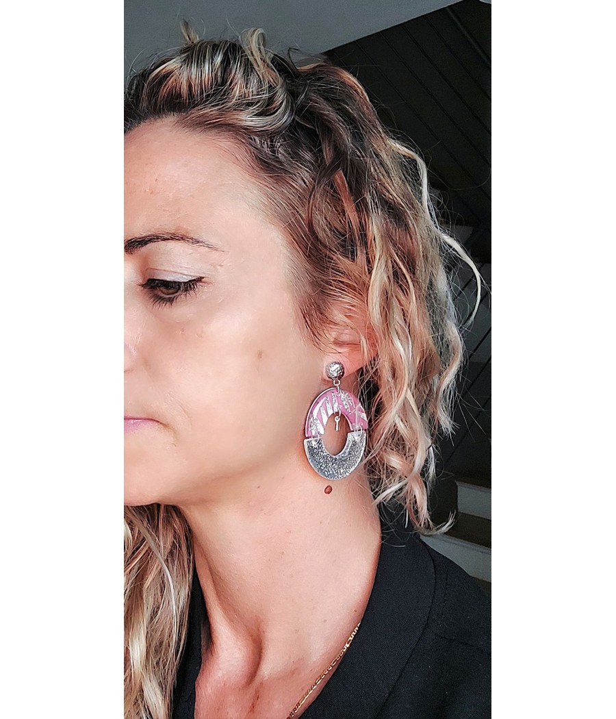 Boucles d'oreilles résine fuchsia et argent