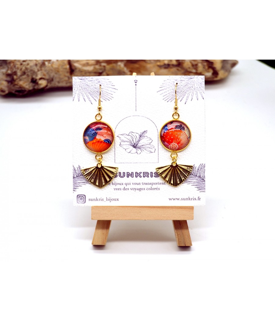 Bijoux orange, bleu et rose, avec un pendentif éventail doré