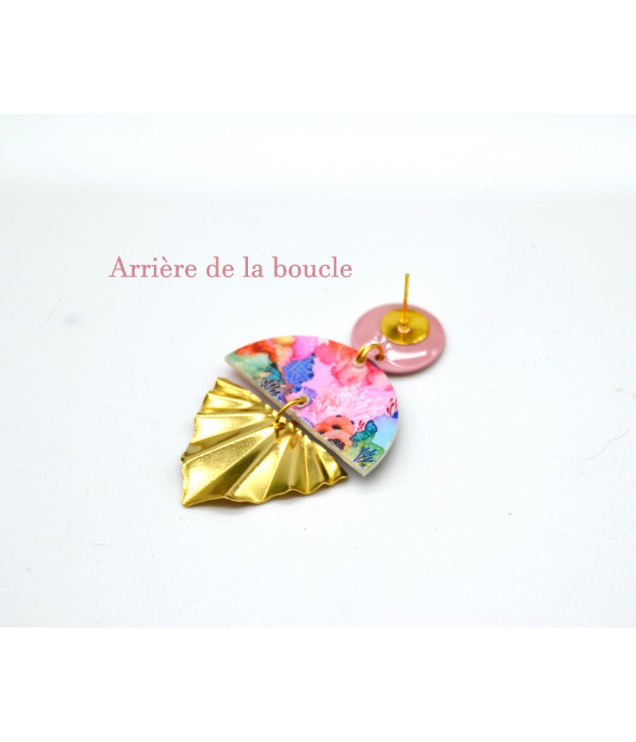 Boucles d'oreilles élégantes : Motifs fleurs d'aquarelle, résine rose bleu doré