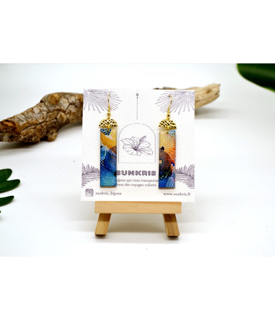 Cadeau artistique : Offrez ces boucles d'oreilles en bois et résine, ornées de fleurs d'aquarelle aux couleurs vives