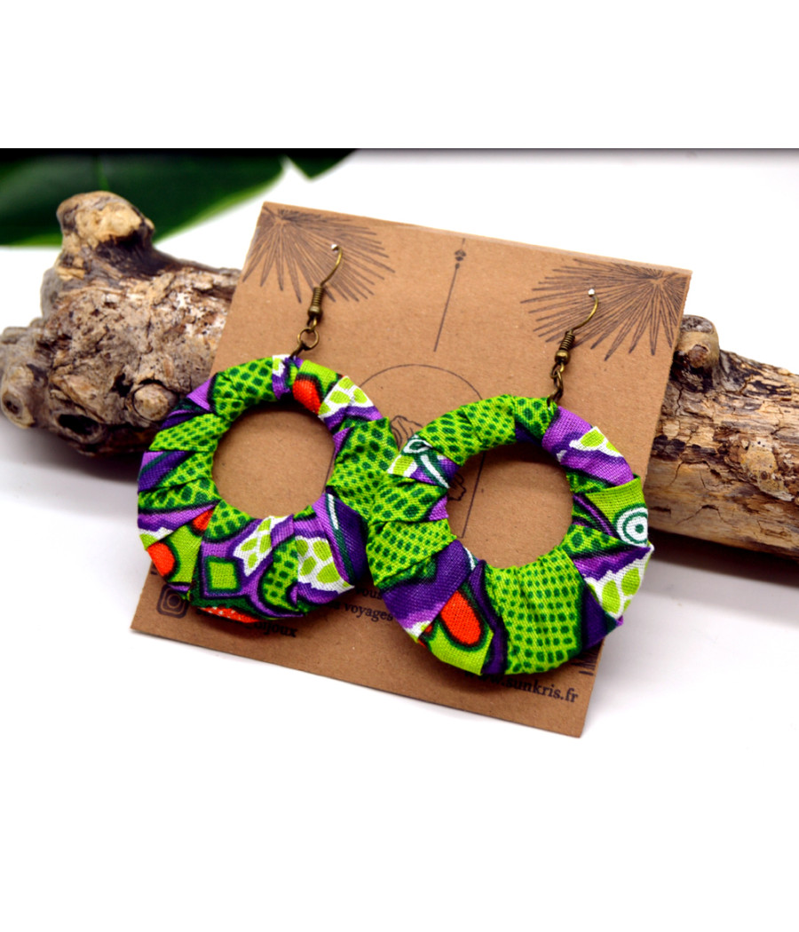 Des boucles d'oreilles uniques : tissu wax aux motifs africains, un accessoire audacieux et tendance