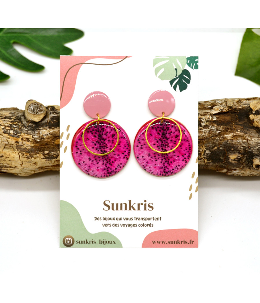 Boucles d'oreilles Fruit du Dragon en bois et résine, pour une touche d'exotisme à chaque tenue.