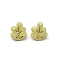 Paire de puces d’oreilles feuille de chêne vert clair à pois blancs sur fond blanc