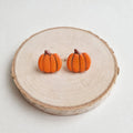 Puces d’oreilles citrouille orange en argile peintes à la main
