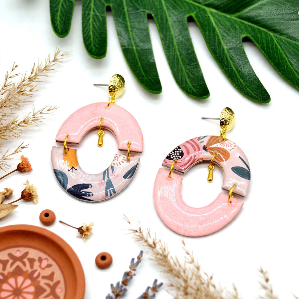 Boucles d'oreilles asymétriques roses