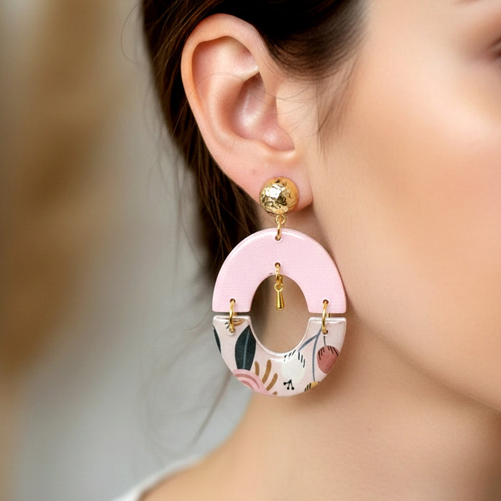 Boucles d'oreilles asymétriques roses