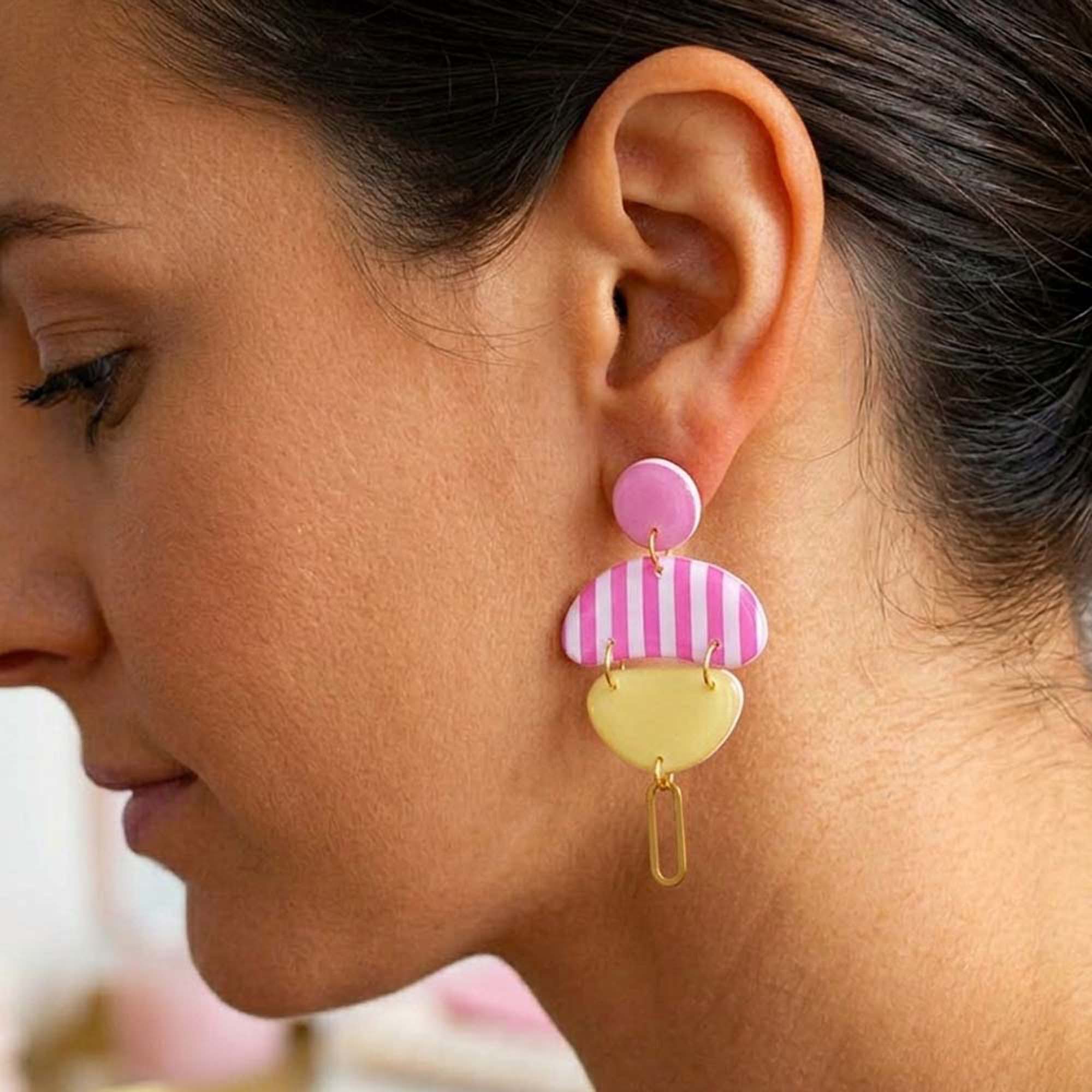 Boucles d'oreilles galet jaune rayé rose
