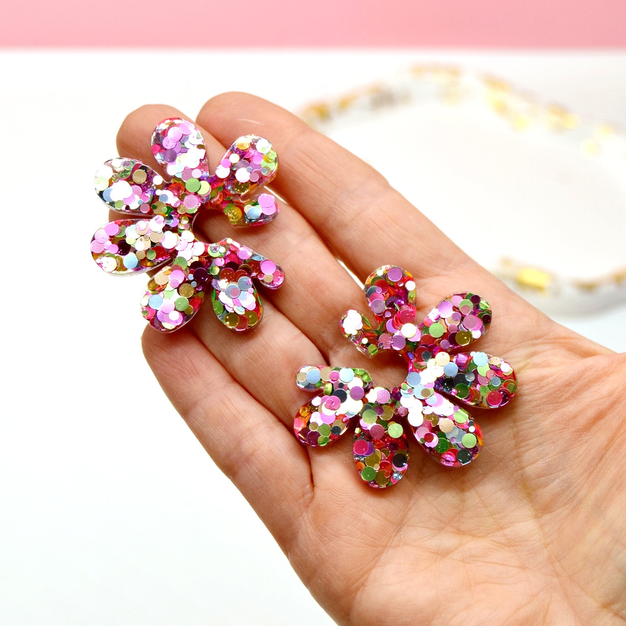 Boucles d'oreilles marguerite pailletée rose
