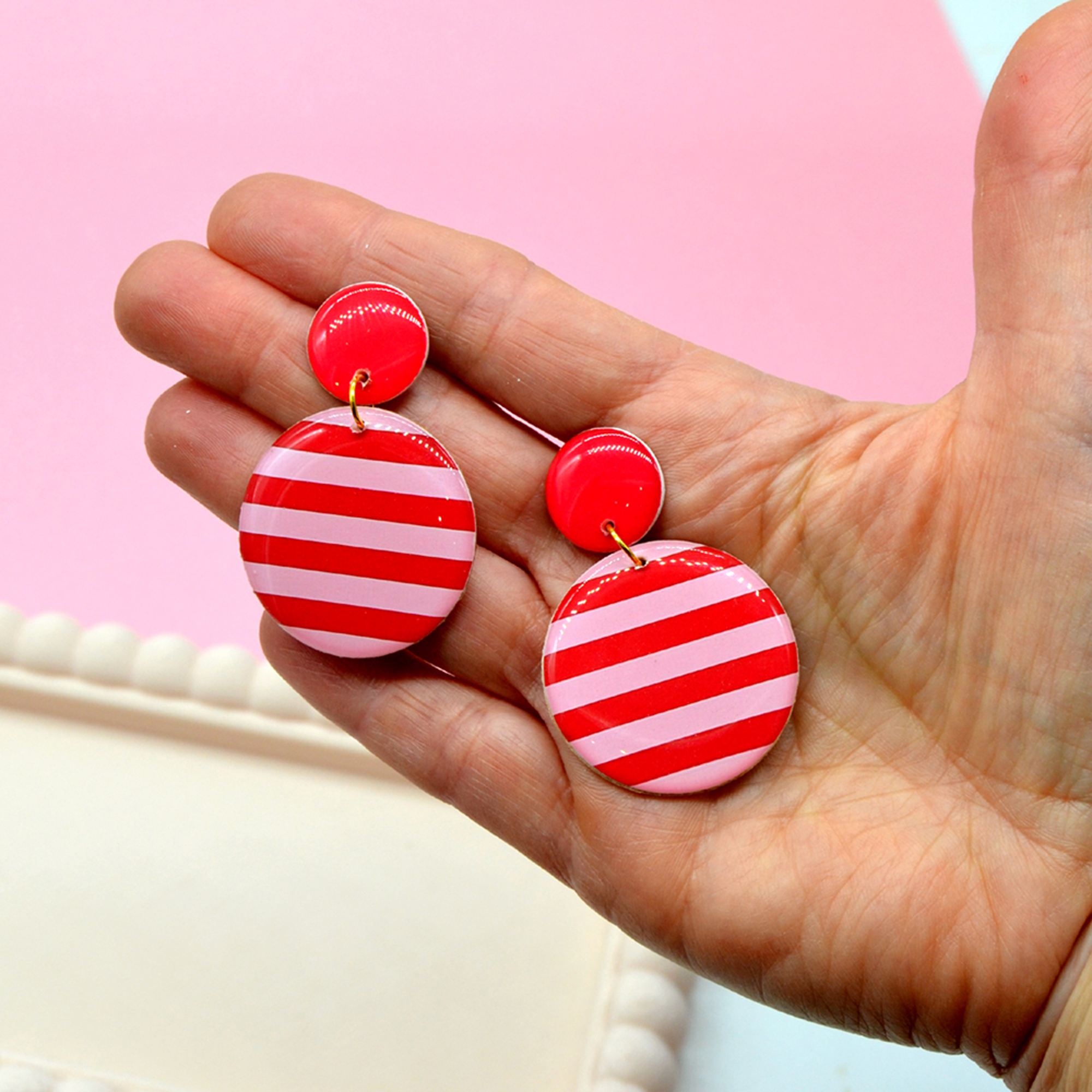 Boucles d'oreilles rondes rayées rouge et rose