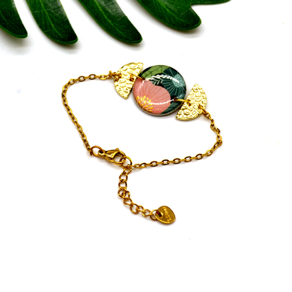 Bracelet perles et médaille florale