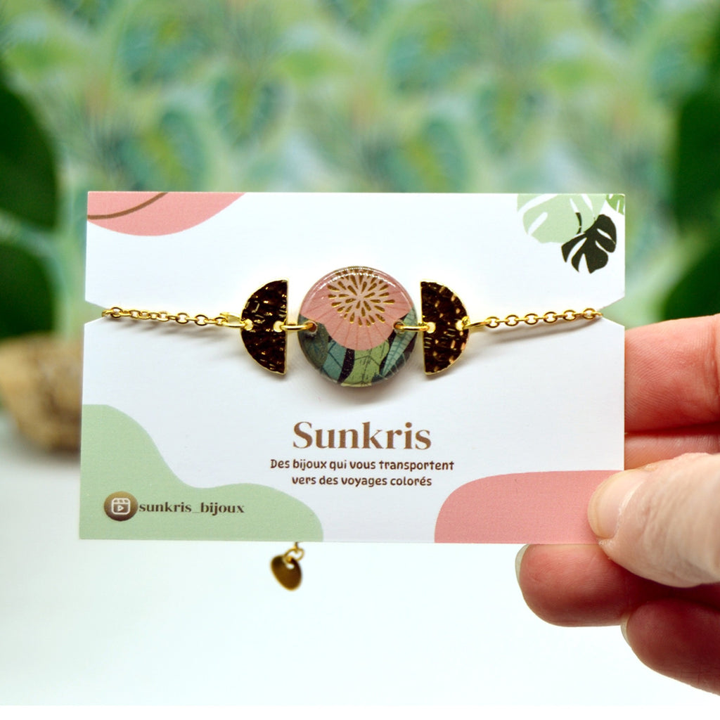 Bracelet perles et médaille florale