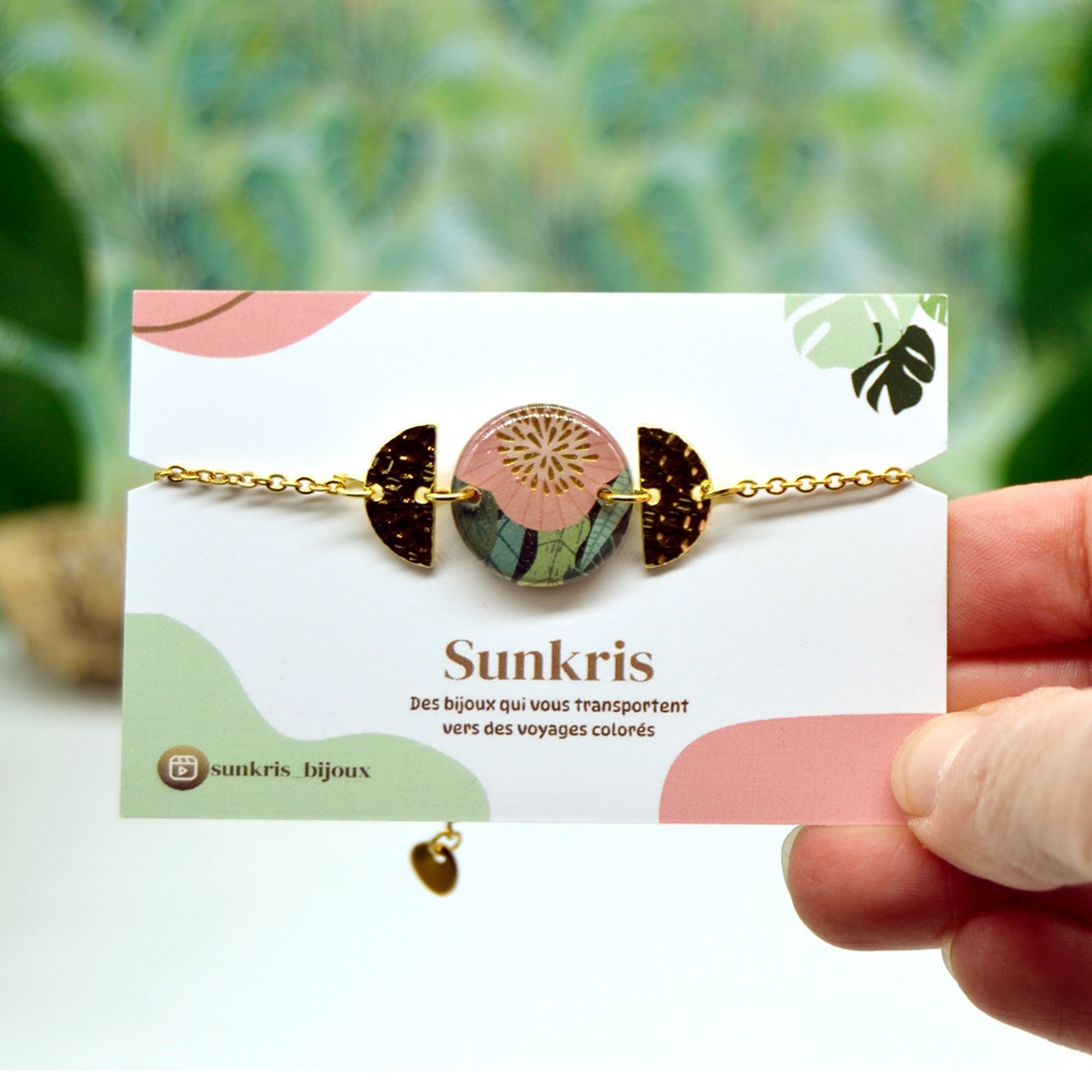 Bracelet perles et médaille florale