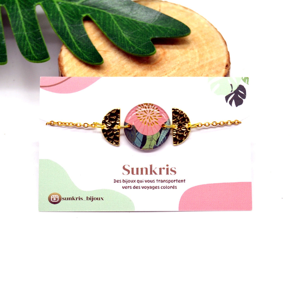 Bracelet perles et médaille florale