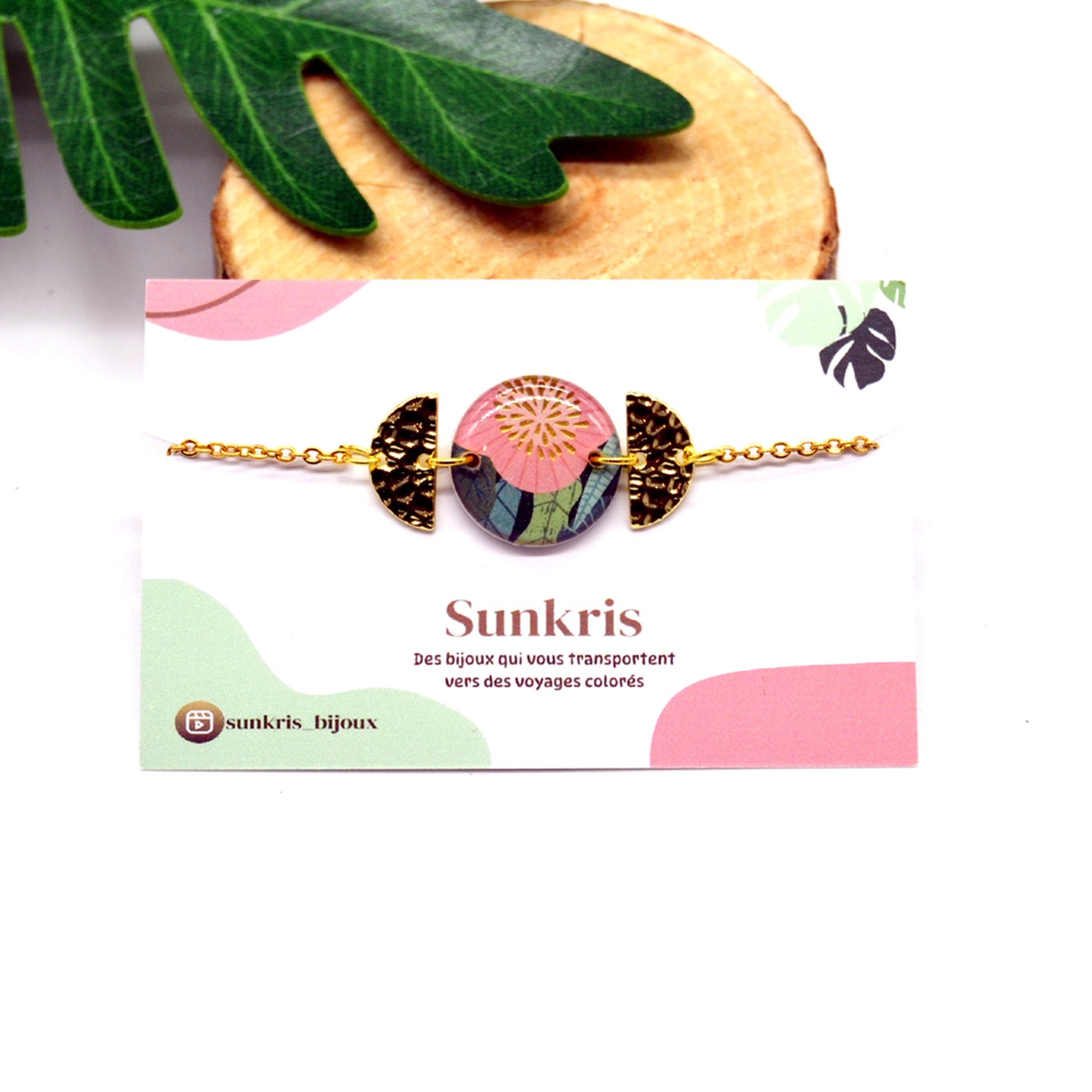 Bracelet perles et médaille florale