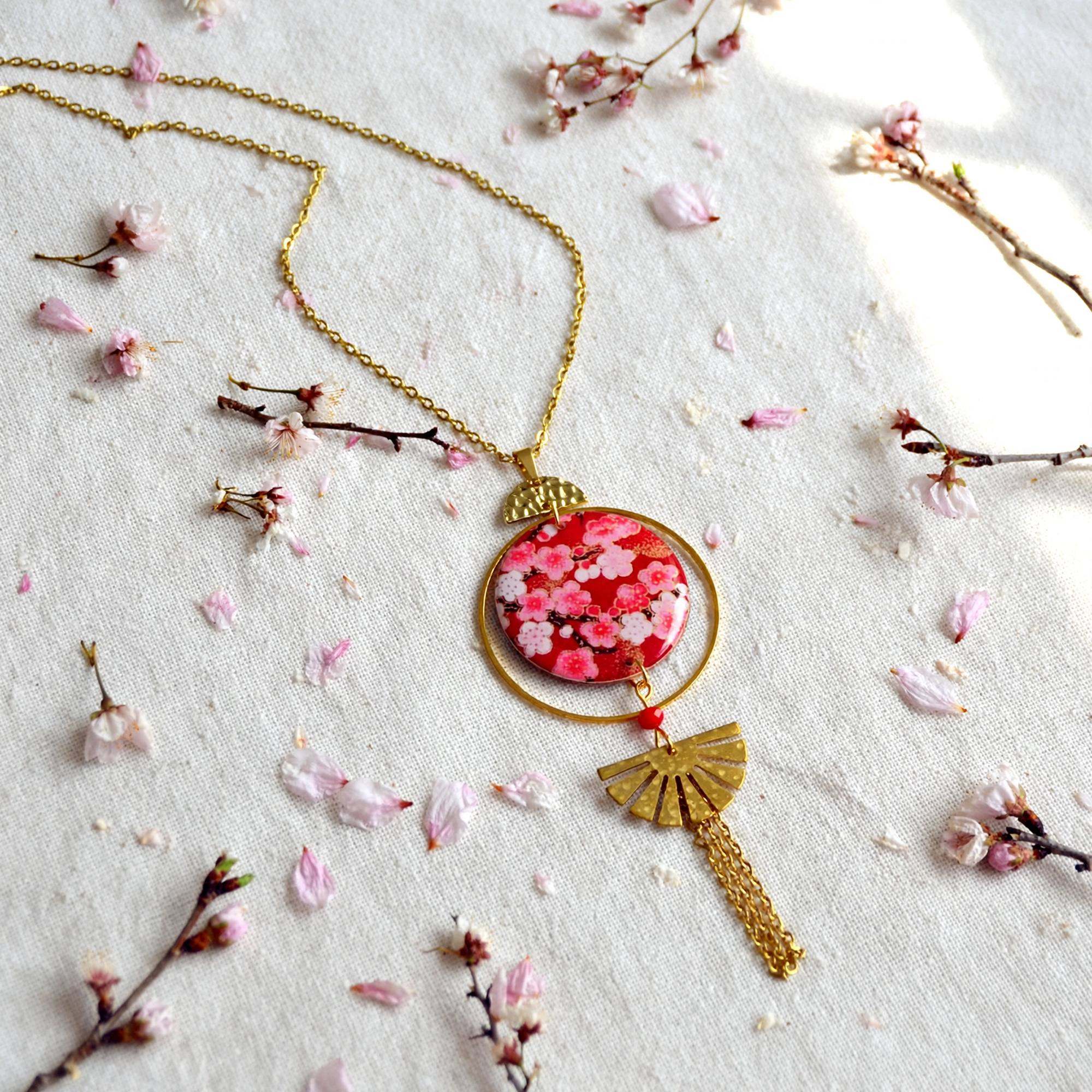Collier sakura bois et résine