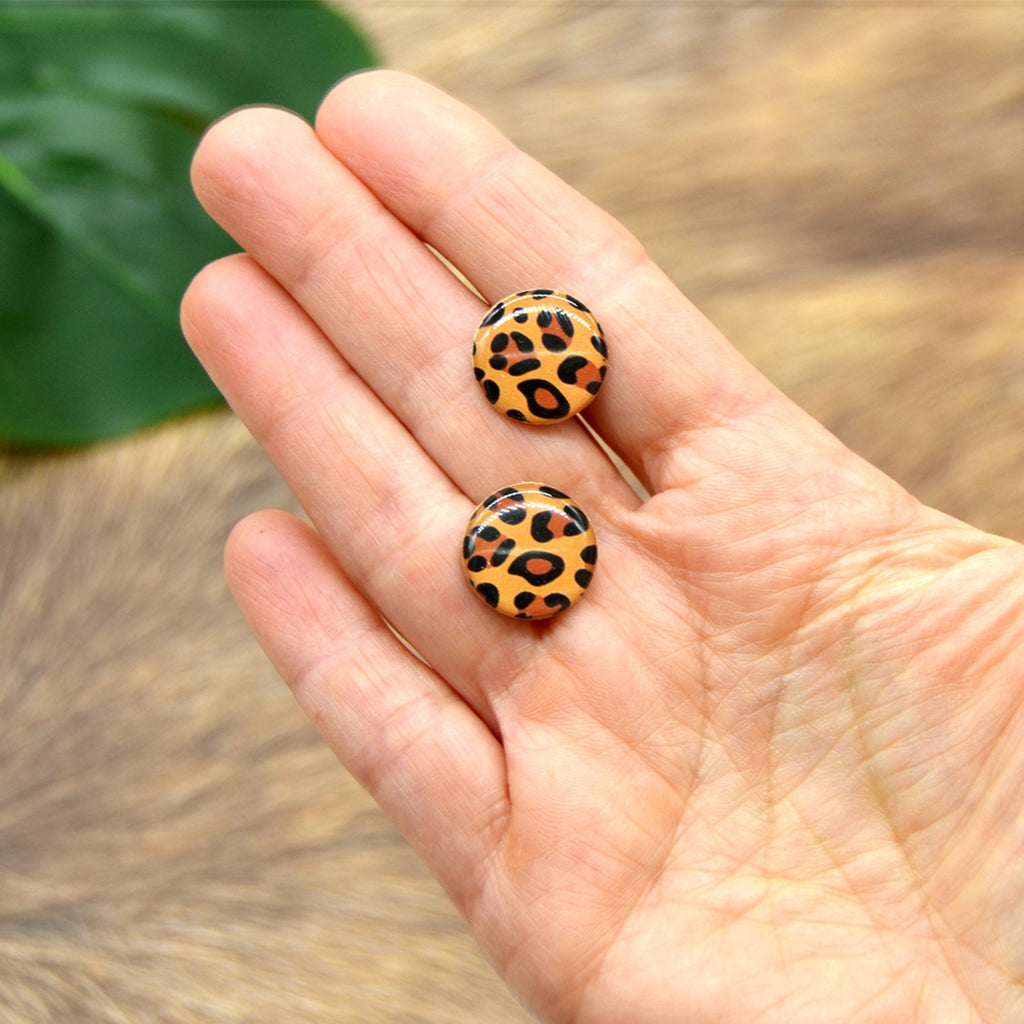 Puces d'oreilles léopard bois